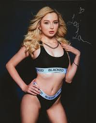 “Lexi Lore ดาราเอวีหุ่นดีสุดขวัญใจ เผยสเปกผู้ชายในฝันและแรงบันดาลใจสู่วงการผู้ใหญ่”